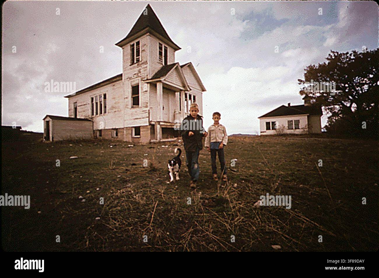 Fairview Church and School, abbandonata nel 1972, un tempo centro comunitario per i contadini locali, con la scuola che aveva cinquantasei studenti negli anni '50, in un'area in cui i piccoli ranch non riuscivano più a sostenere i loro proprietari. Foto Stock