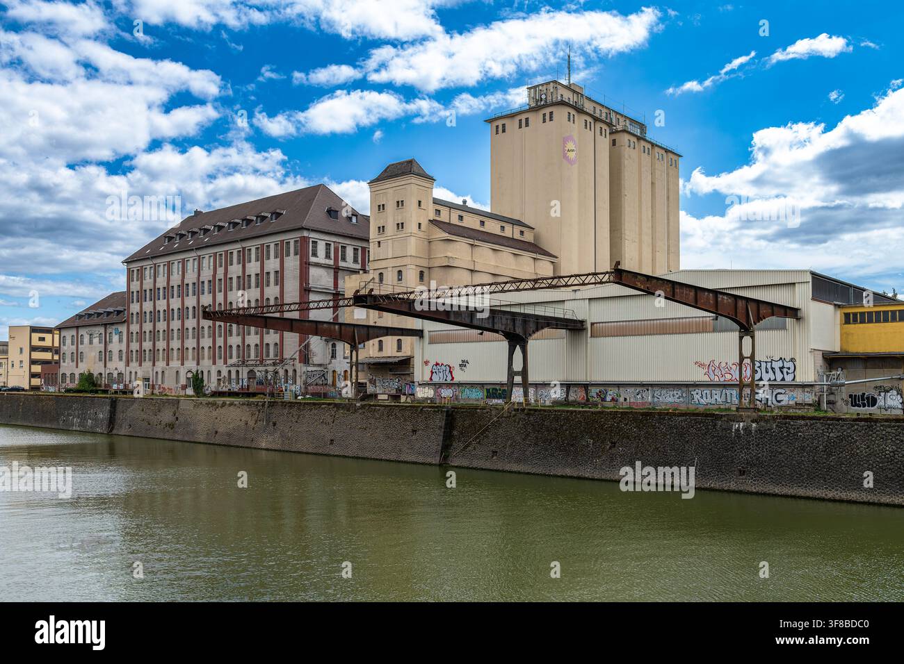Gli edifici della fabbrica delle Hildebrand Mills nell'Osthavn, Francoforte, Germania Foto Stock
