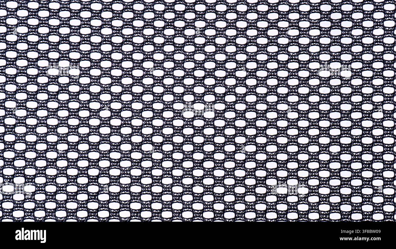 Primo piano di materiale a maglia grigia con piccolo motivo perforato, adatto per texture industriale, griglia per altoparlante, maglia di stoffa, sfondo astratto Foto Stock