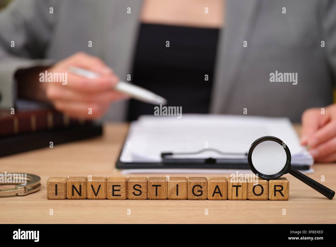 Esplorare il mondo delle indagini attraverso un'analisi attenta e strumenti affascinanti Foto Stock