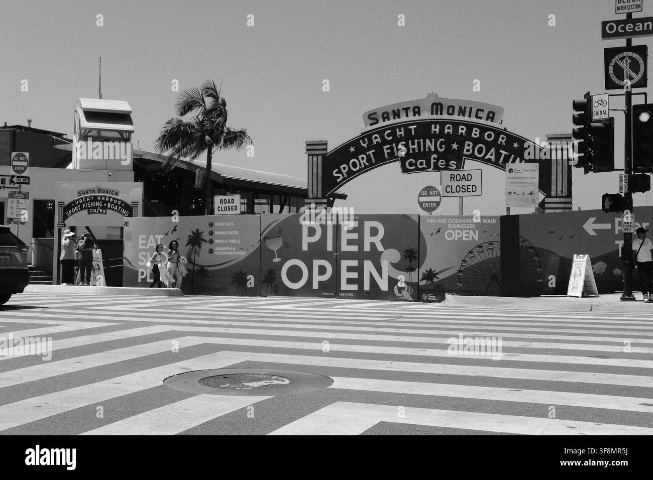 Ingresso al Santa Monica Yacht Harbor e al Santa Monica Pier a Santa Monica, California. Foto Stock