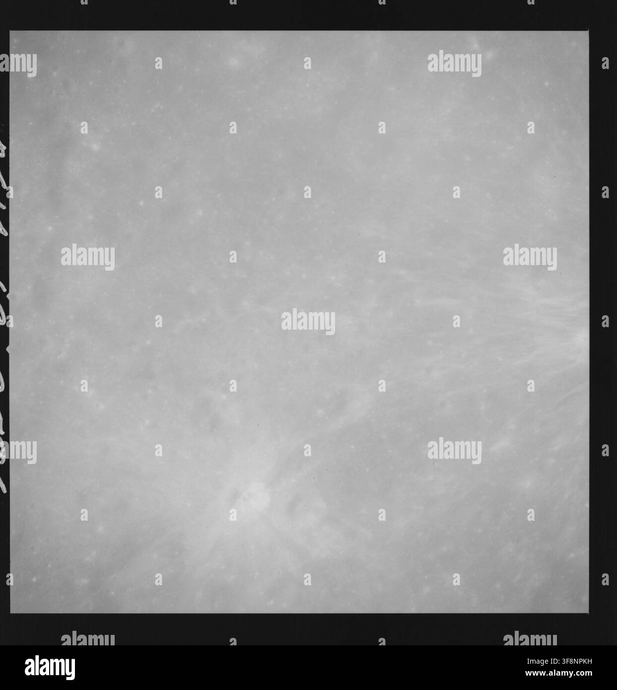 Una sequenza quasi verticale di vedute del Sito di Atterraggio Descartes sulla Luna, scattata durante la Rivoluzione 30 della missione Apollo 14, con un obiettivo da 500 mm e un'elevazione solare di 59 gradi. Foto Stock