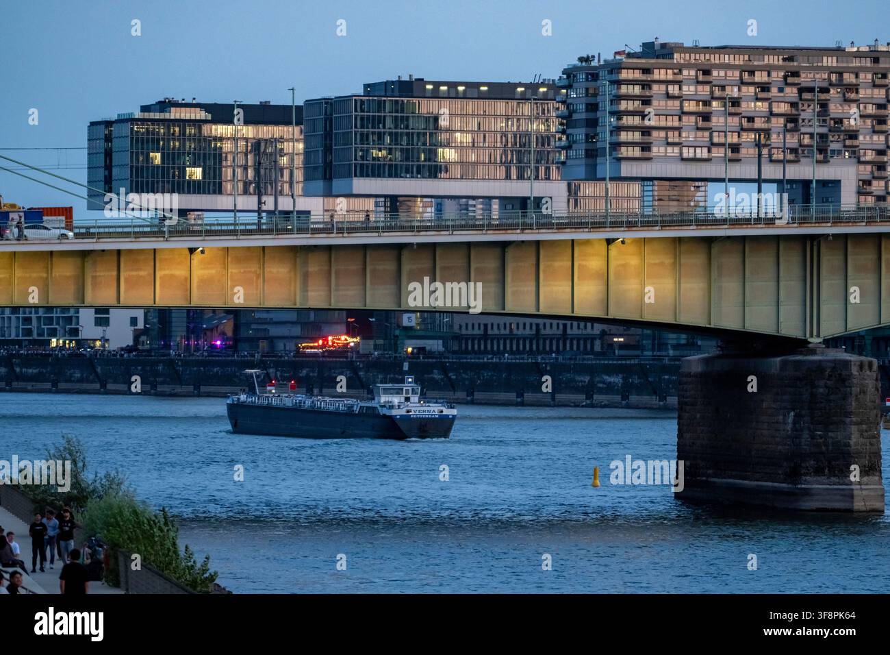 Ponte Severin sul Reno, Kranhäuser, nave da carico, Colonia, Renania Settentrionale-Vestfalia, Germania Foto Stock