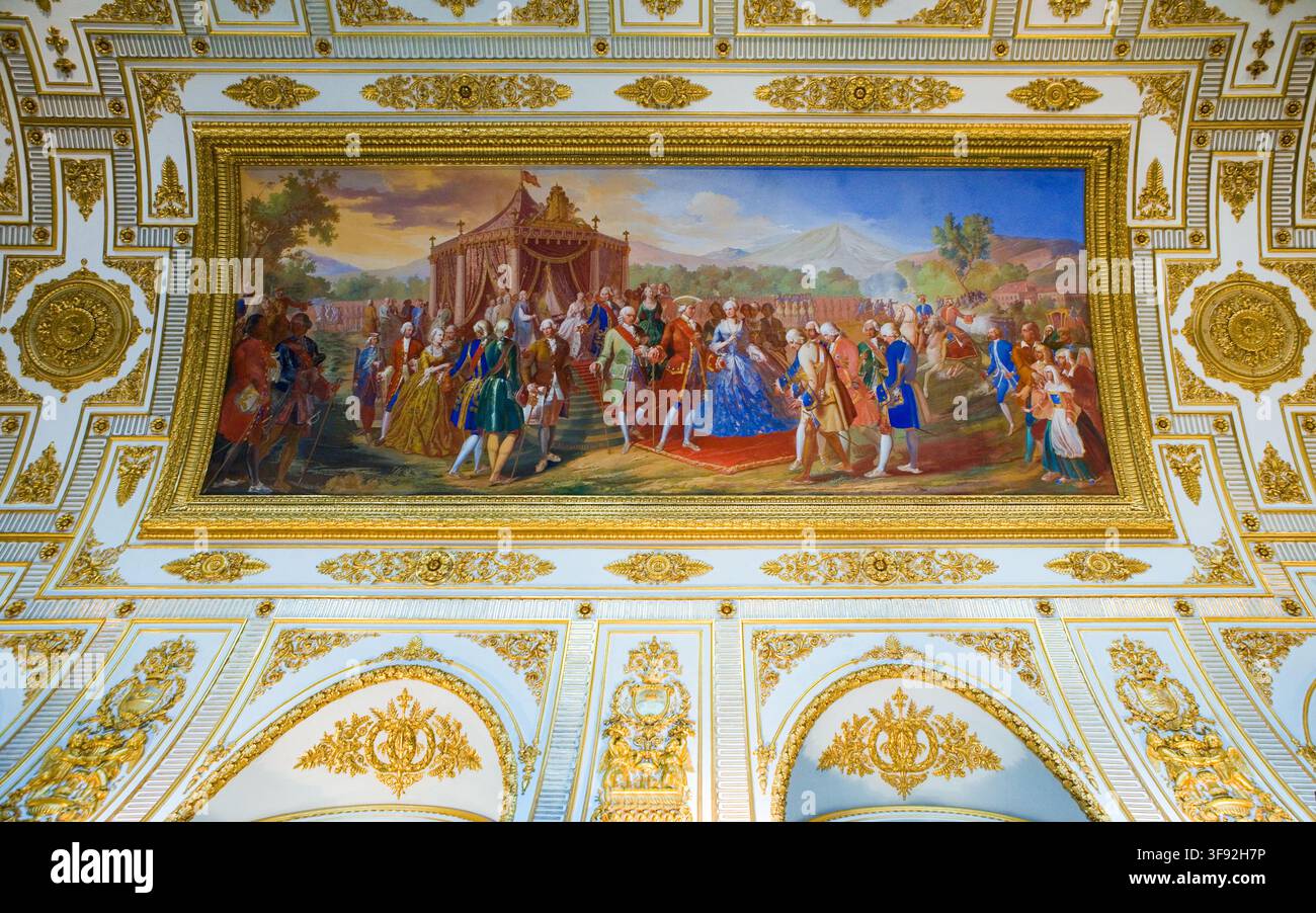 Italia, Caserta, gli appartamenti del Palazzo Reale dettaglio del soffitto Foto Stock