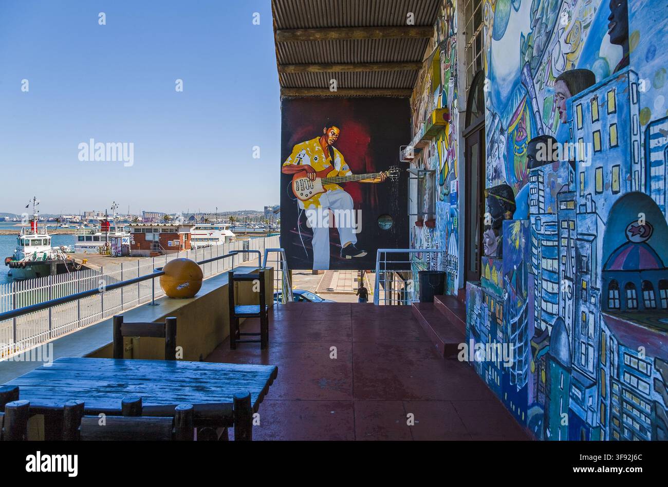 Sud Africa, Durban, la BAT center, punto di incontro di giovani artisti locali Foto Stock