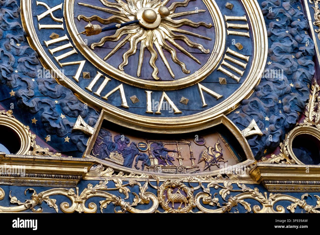 Gros Horloge orologio astronomico da vicino, Rouen, Normandia, Francia, Europa Foto Stock