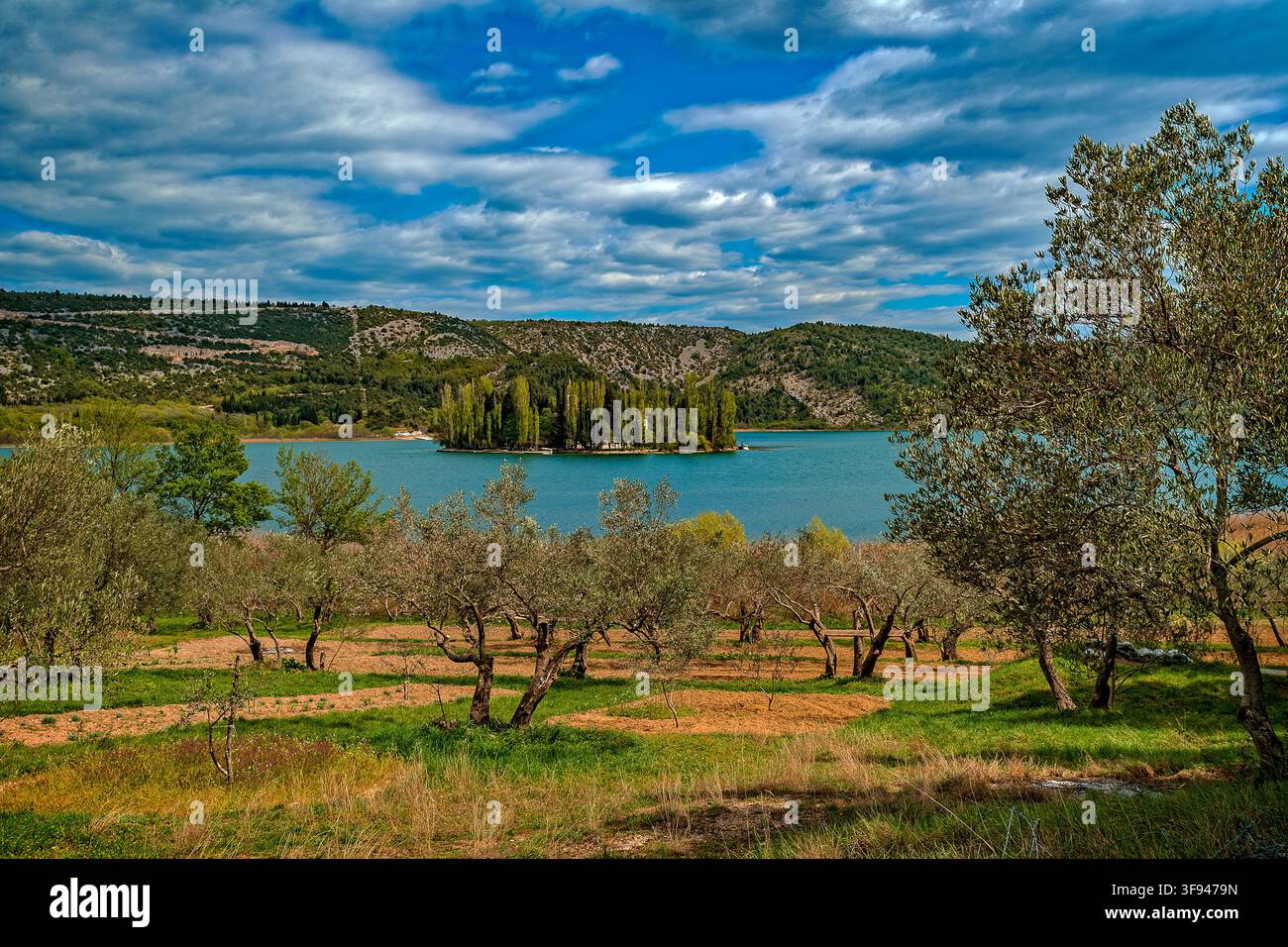 Dalmazia Croazia Parco nazionale di Krka - lago di Visovac e isola Foto Stock