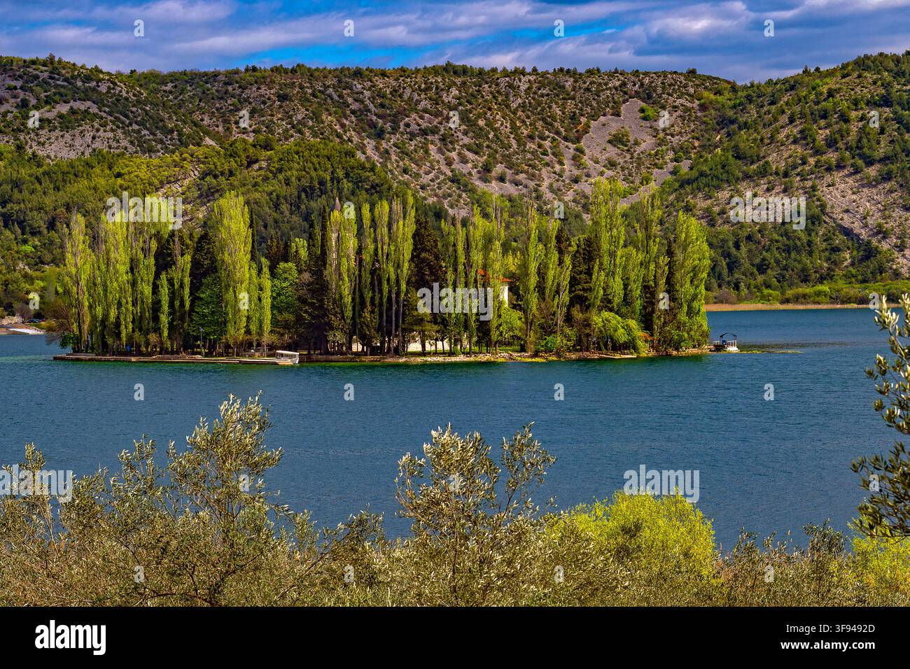 Dalmazia Croazia Parco nazionale di Krka - lago di Visovac e isola Foto Stock