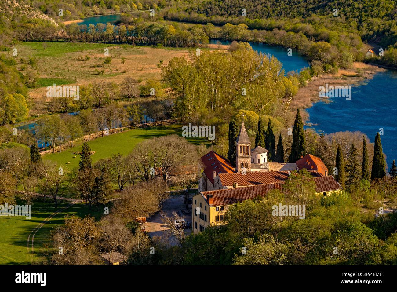 Dalmazia Croazia Parco nazionale di Krka Krka - monastero ortodosso Foto Stock