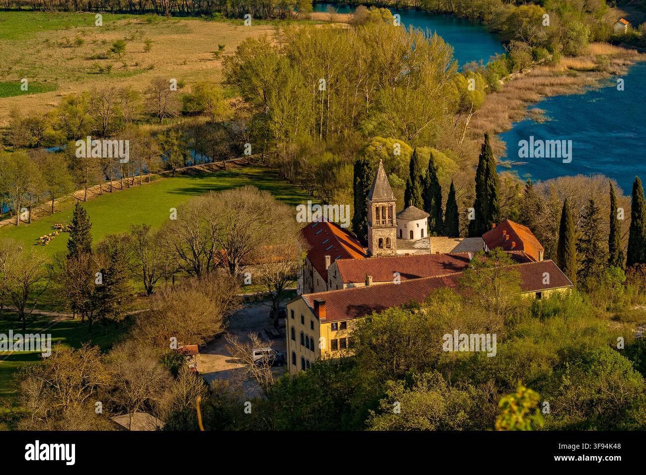 Dalmazia Croazia Parco nazionale di Krka Krka - monastero ortodosso Foto Stock
