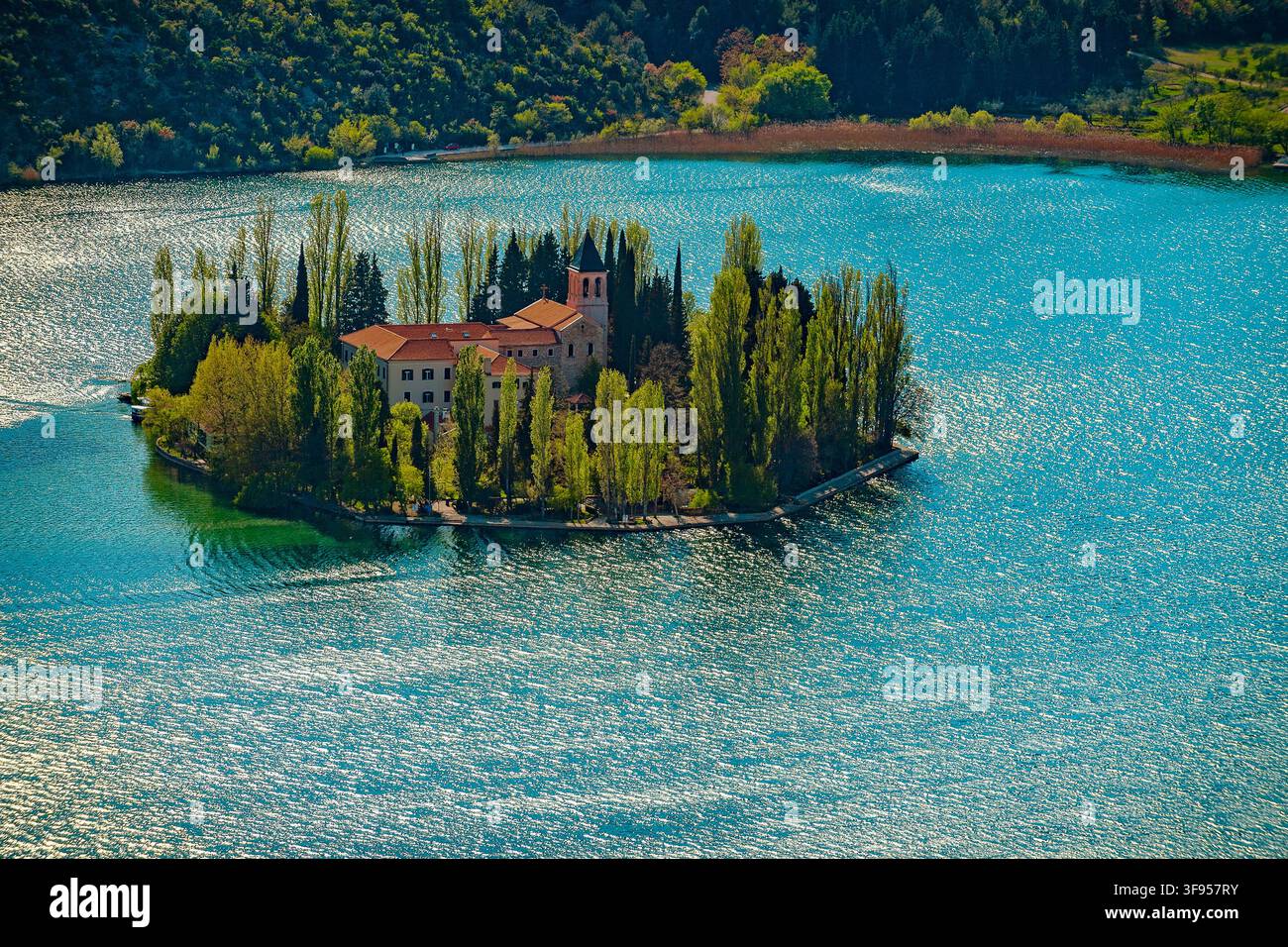 Dalmazia Croazia Parco nazionale di Krka - lago di Visovac e isola Foto Stock