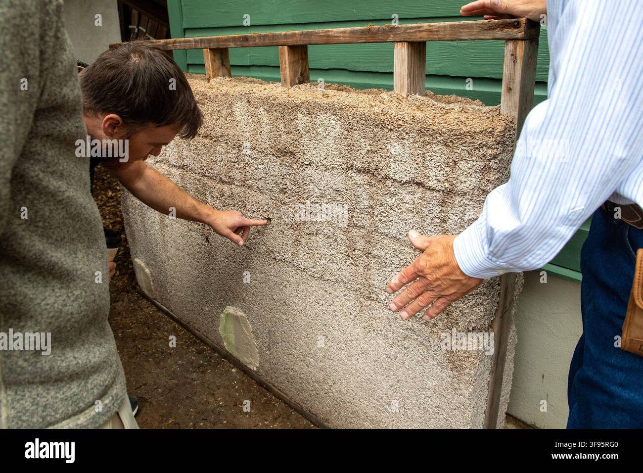 Modello dimostrativo in calcestruzzo di canapa nella casa in calcestruzzo di canapa di Susan Hay, Austin, Texas, 5 aprile 2025. (Foto di John Anderson/The Austin Chronicle) Foto Stock