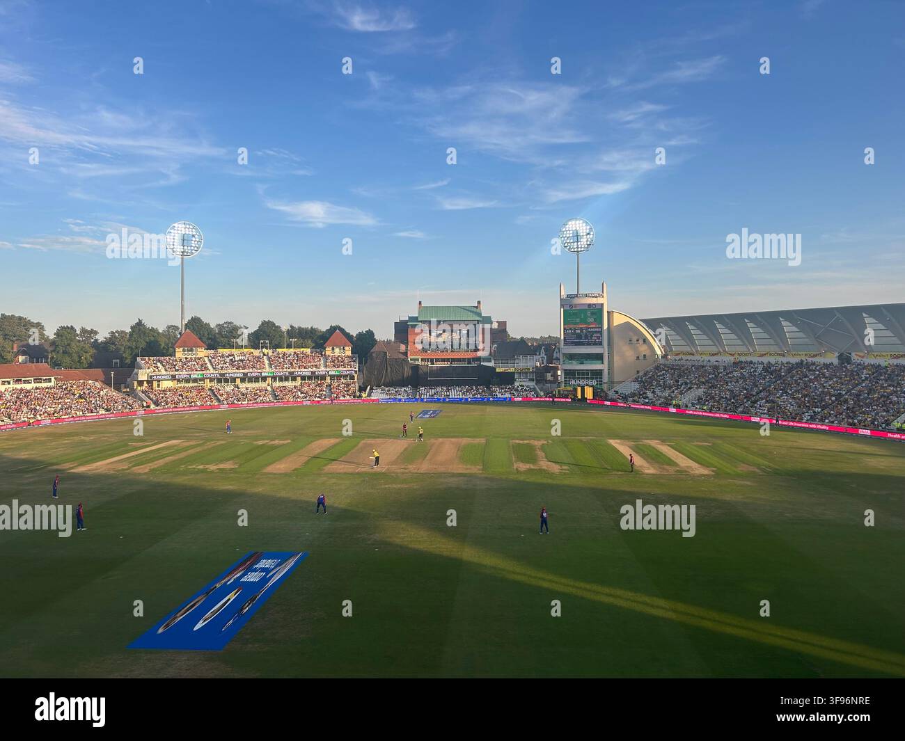 Il torneo di cricket The Hundred alla Trent Bridge, Nottingham, Regno Unito - Immagine stock catturata con smartphone