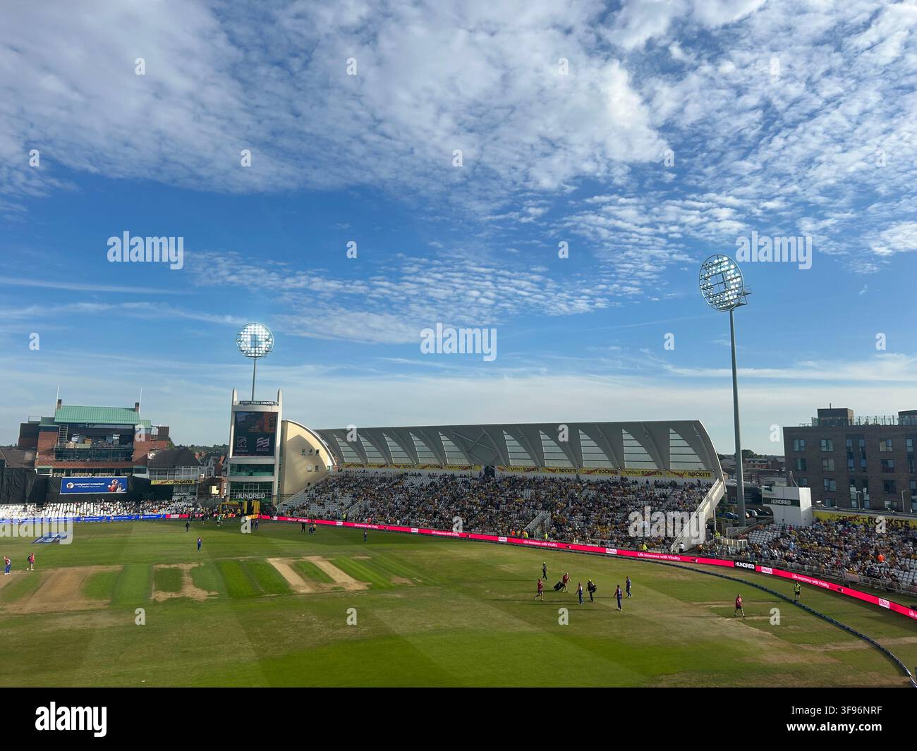 Il torneo di cricket The Hundred alla Trent Bridge, Nottingham, Regno Unito - Immagine stock catturata con smartphone