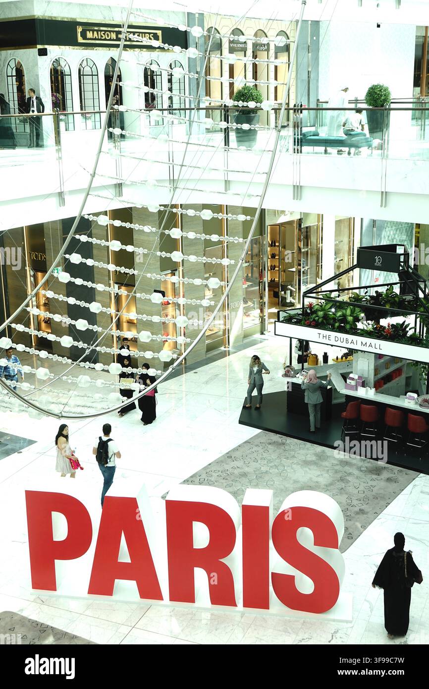 Dubai Mall Fashion, Esposizione di Parigi, Centro, Dubai, UAE, Emirati Arabi Uniti Foto Stock