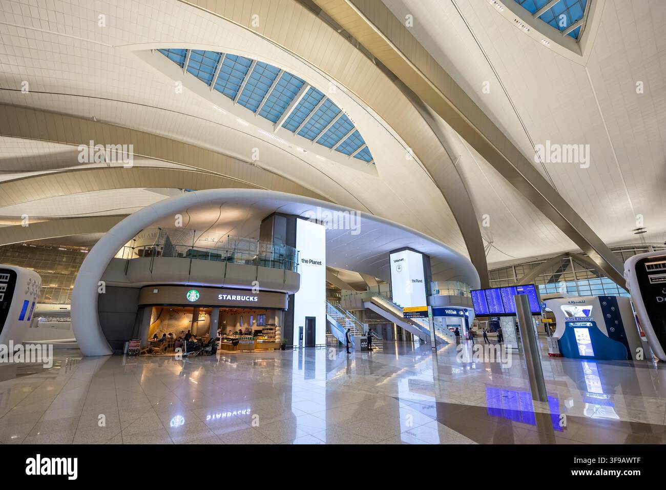 Abu Dhabi, Emirati Arabi Uniti - 17 febbraio 2026: Terminal dell'Aeroporto Internazionale Zayed di Abu Dhabi negli Emirati Arabi Uniti. Foto Stock
