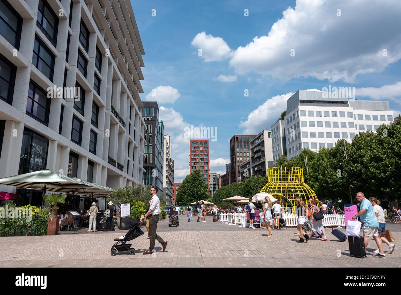 Nuovi appartamenti contemporanei in altezza a Kings Cross, Lewis Cubitt Park, Londra, Regno Unito Foto Stock