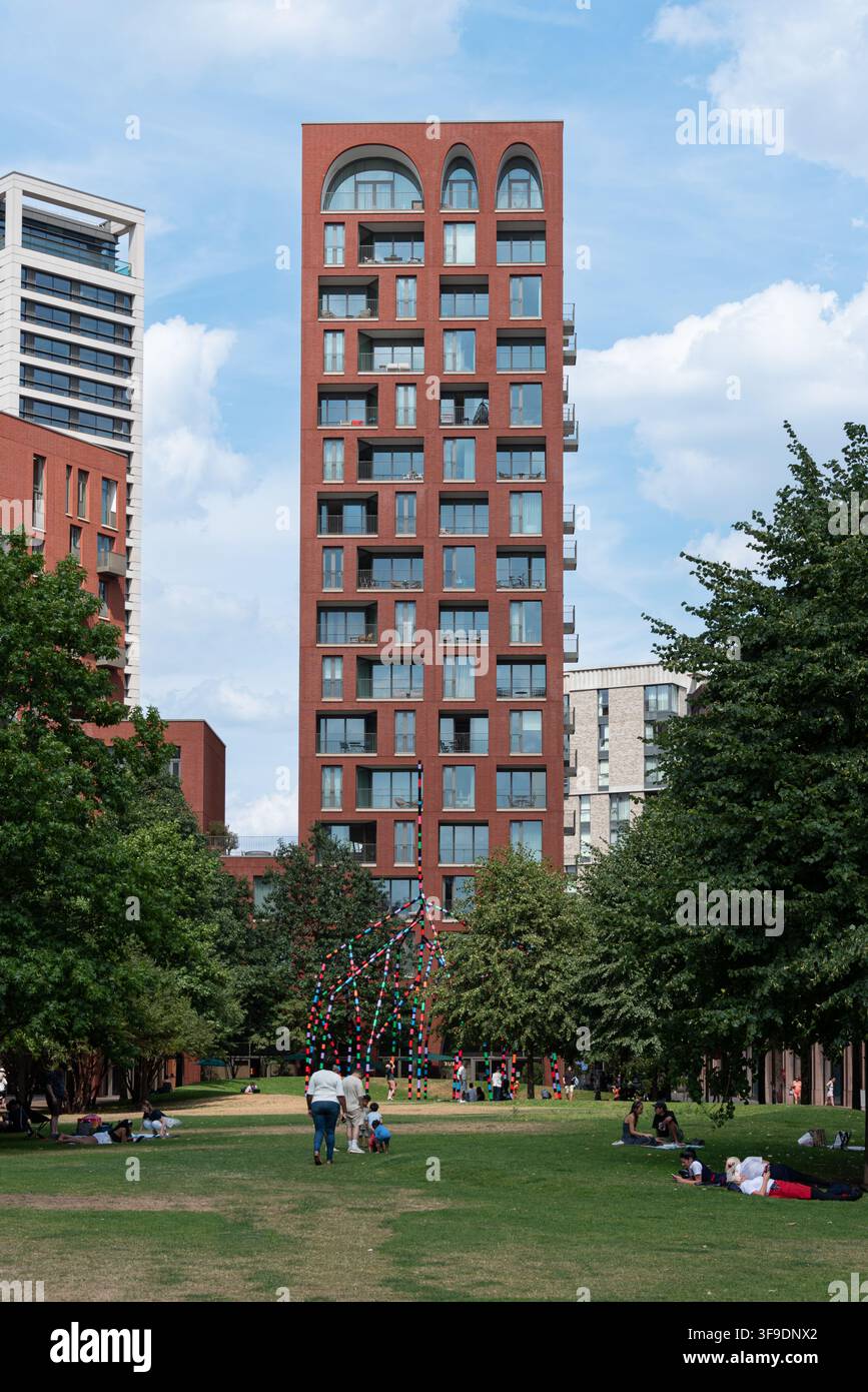 Nuovi appartamenti contemporanei in altezza a Kings Cross, Lewis Cubitt Park, Londra, Regno Unito Foto Stock