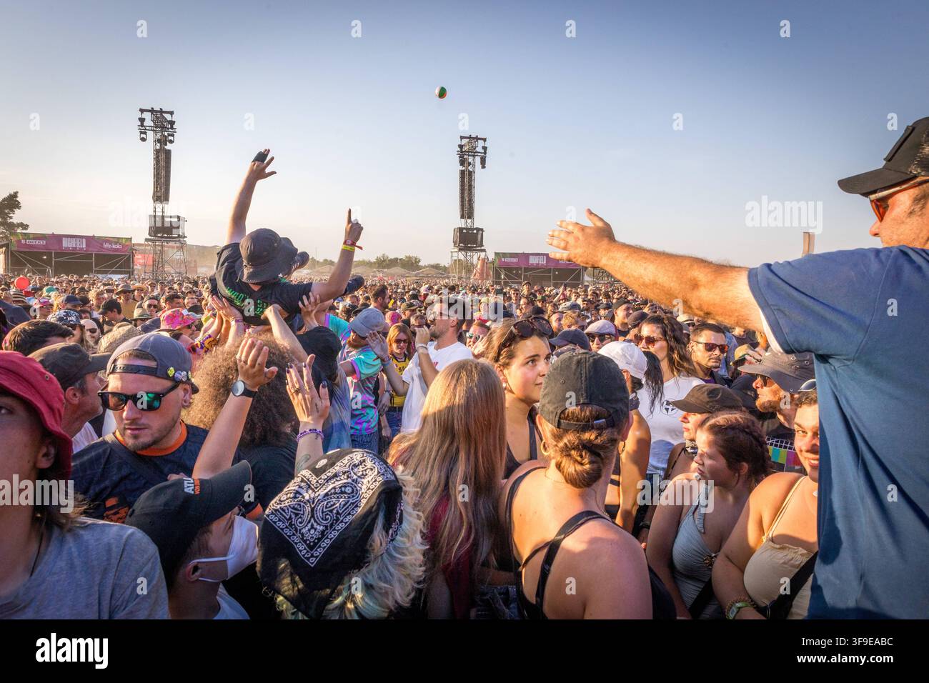 La band folk-punk americana Dropkick Murphys al secondo giorno dell'Highfield 2026 a sud di Lipsia. Membri: Ken Casey, Matt Kelly, James Lynch, Tim Brennan, Jeff DaRosa, Kevin Rheault, Campbell Webster. Highfield 2026, Giorno 2: Dropkick Murphys Foto Stock