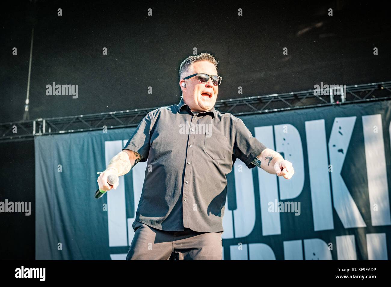 La band folk-punk statunitense Dropkick Murphys al secondo giorno dell'Highfield 2026 a sud di Lipsia. Membri: Ken Casey, Matt Kelly, James Lynch, Tim Brennan, Jeff DaRosa, Kevin Rheault, Campbell Webster. Highfield 2026 - Giorno 2 Dropkick Murphys *** La band folk-punk americana Dropkick Murphys al secondo giorno dell'Highfield 2026, a sud di Lipsia. Membri: Ken Casey, Matt Kelly, James Lynch, Tim Brennan, Jeff DaRosa, Kevin Rheault, Campbell Webster. Highfield 2026 Giorno 2: Dropkick Murphys Foto Stock