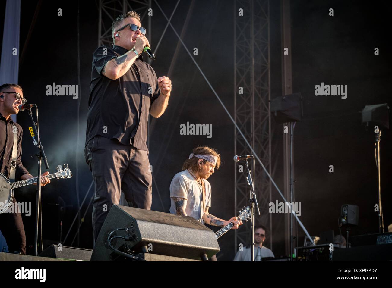 La band folk-punk statunitense Dropkick Murphys al secondo giorno dell'Highfield 2026 a sud di Lipsia. Membri: Ken Casey, Matt Kelly, James Lynch, Tim Brennan, Jeff DaRosa, Kevin Rheault, Campbell Webster. Highfield 2026 - Giorno 2 Dropkick Murphys *** La band folk-punk americana Dropkick Murphys al secondo giorno dell'Highfield 2026, a sud di Lipsia. Membri: Ken Casey, Matt Kelly, James Lynch, Tim Brennan, Jeff DaRosa, Kevin Rheault, Campbell Webster. Highfield 2026 Giorno 2: Dropkick Murphys Foto Stock