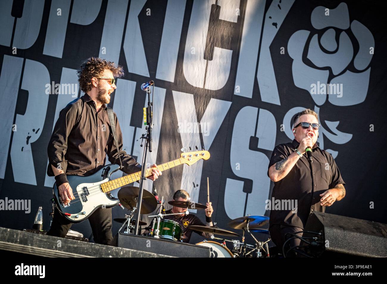La band folk-punk statunitense Dropkick Murphys al secondo giorno dell'Highfield 2026 a sud di Lipsia. Membri: Ken Casey, Matt Kelly, James Lynch, Tim Brennan, Jeff DaRosa, Kevin Rheault, Campbell Webster. Highfield 2026 - Giorno 2 Dropkick Murphys *** La band folk-punk americana Dropkick Murphys al secondo giorno dell'Highfield 2026, a sud di Lipsia. Membri: Ken Casey, Matt Kelly, James Lynch, Tim Brennan, Jeff DaRosa, Kevin Rheault, Campbell Webster. Highfield 2026 Giorno 2: Dropkick Murphys Foto Stock