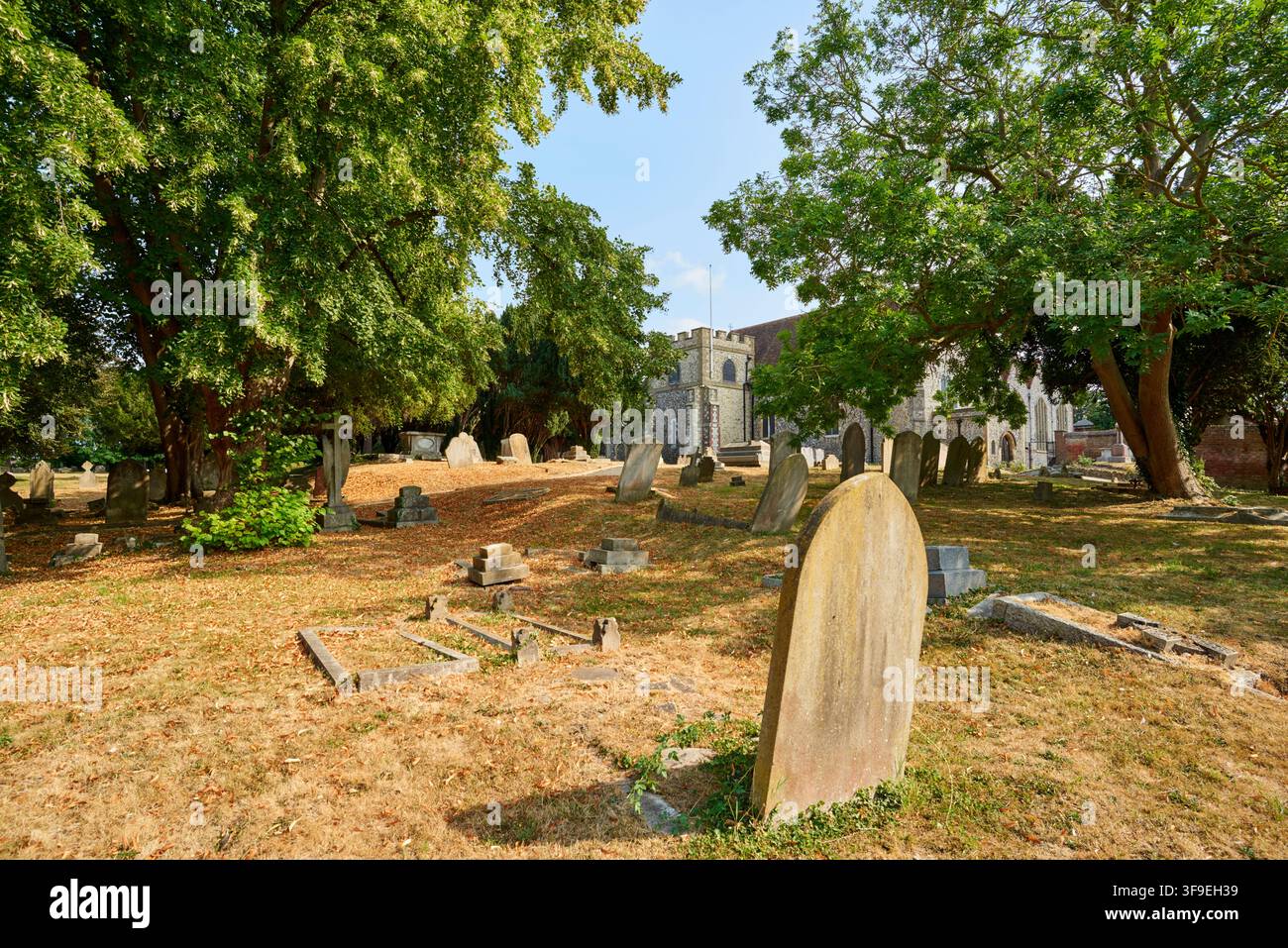 Chiesa e cimitero di All Saints, Orpington, Grande Londra, Regno Unito Foto Stock
