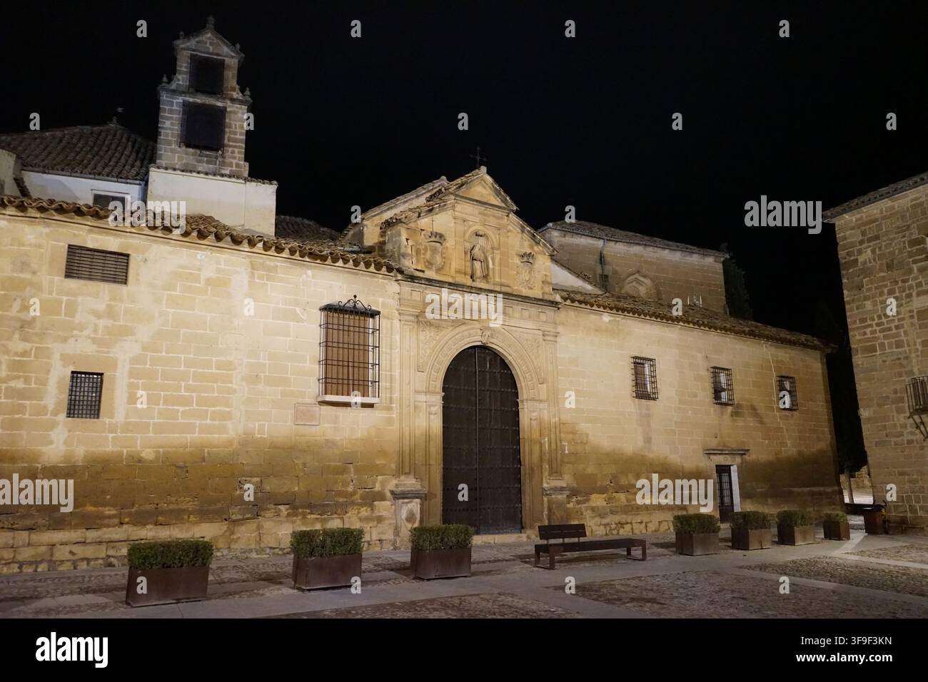 Monastero reale di Santa Clara a Ubeda di notte, Andalusia, Spagna Foto Stock