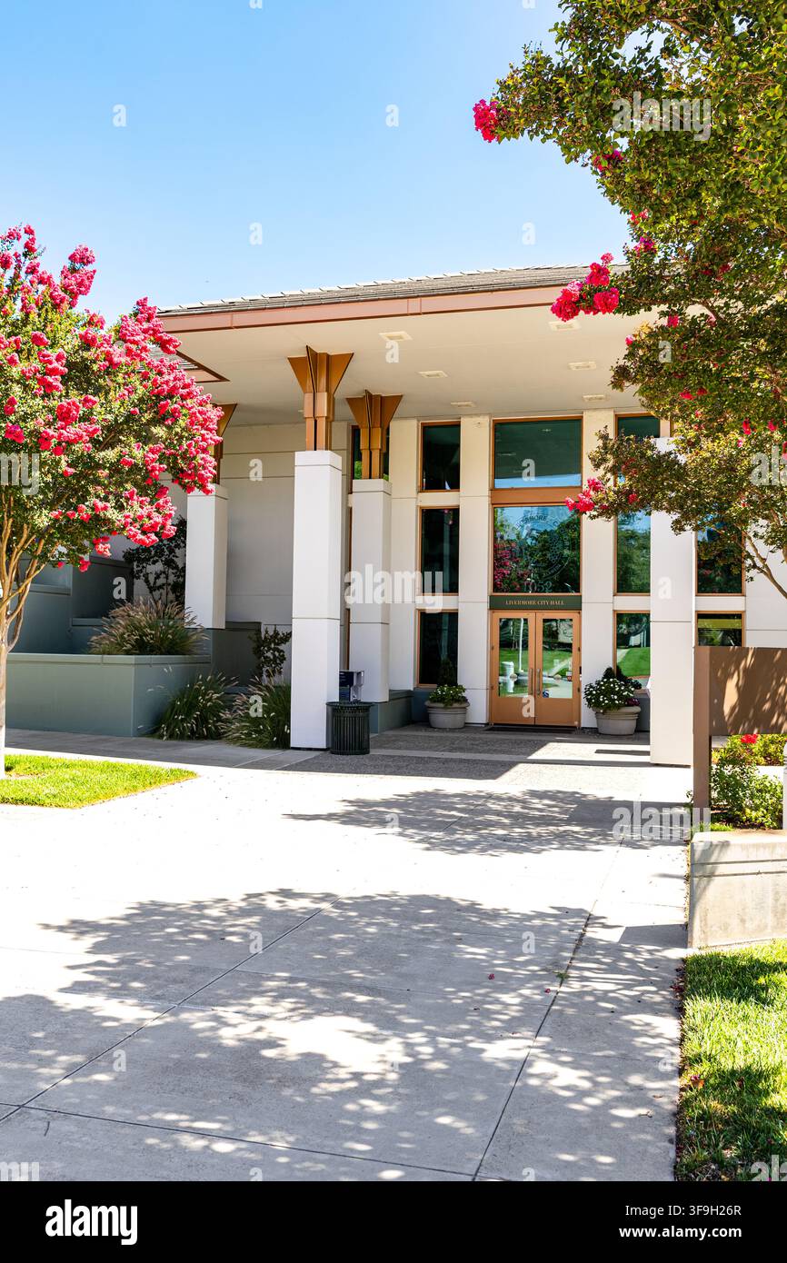 Livermore, CA - 9 agosto 2026: Edificio del municipio di Livermore Foto Stock