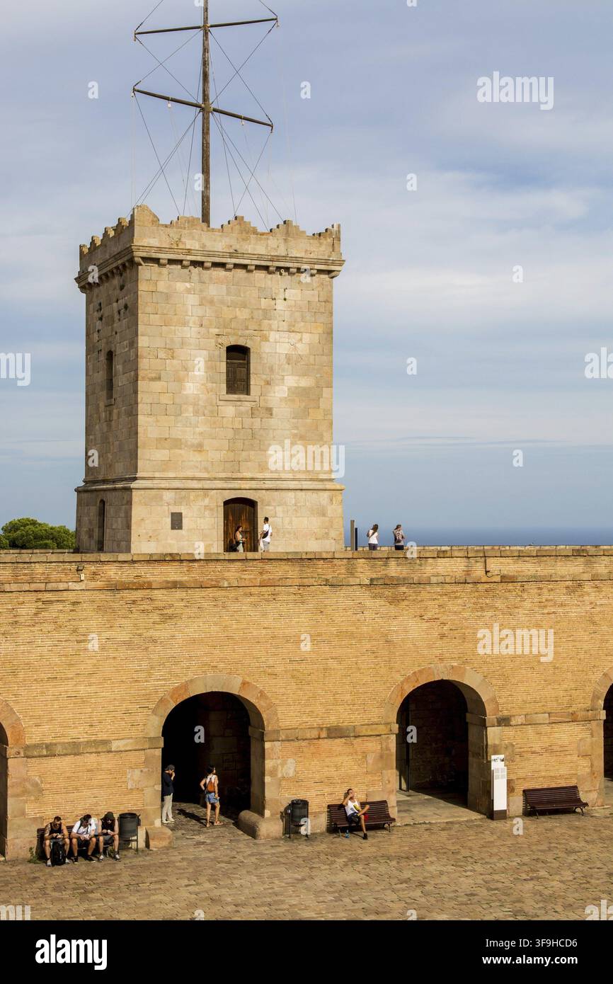 Castello di Montjuïc, antica fortezza militare sulla montagna di Montjuïc che si affaccia sulla città, Barcellona, Spagna Foto Stock