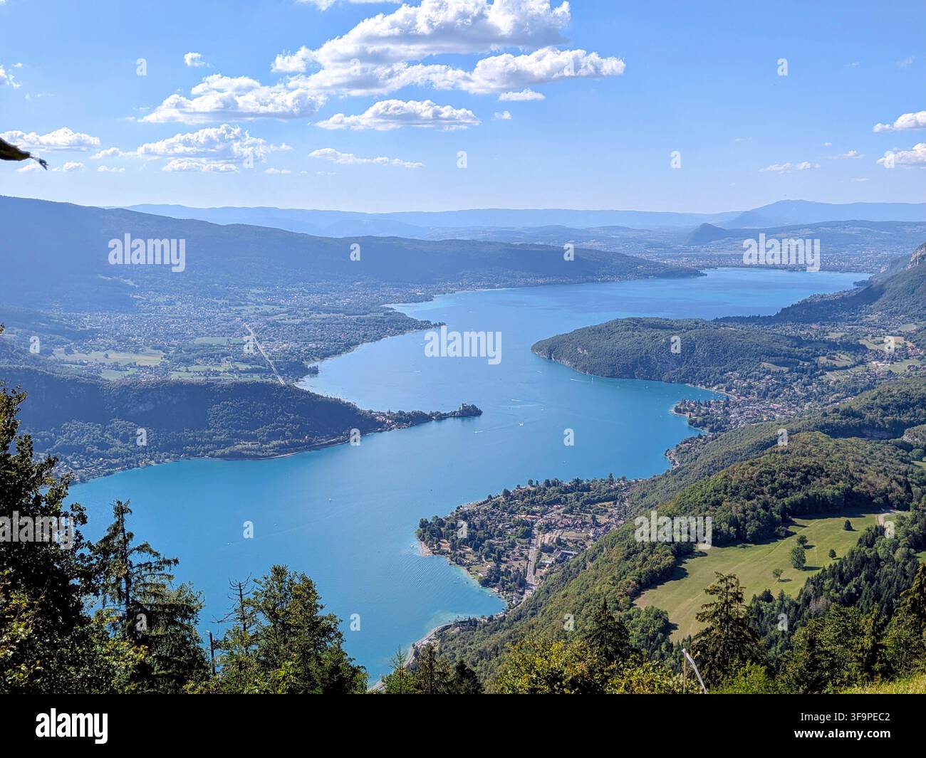Vista del Lago di Annecy dal Col de la Forclaz Foto Stock