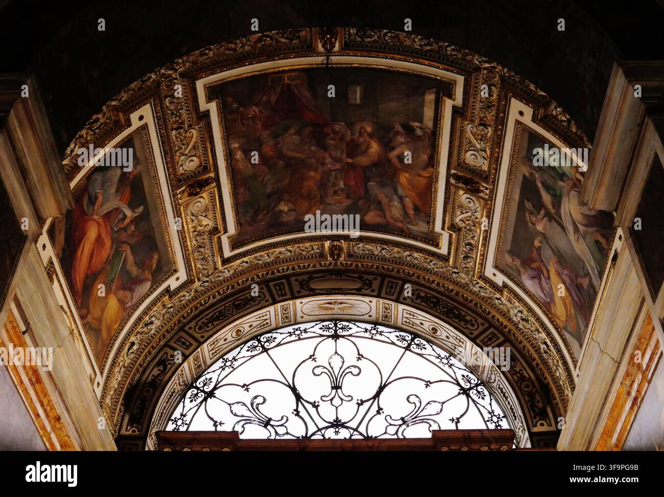 Volta della cappella Contarelli nella chiesa di San Luigi dei Francesi, Roma, Lazio, Italia, aprile 2024 Foto Stock