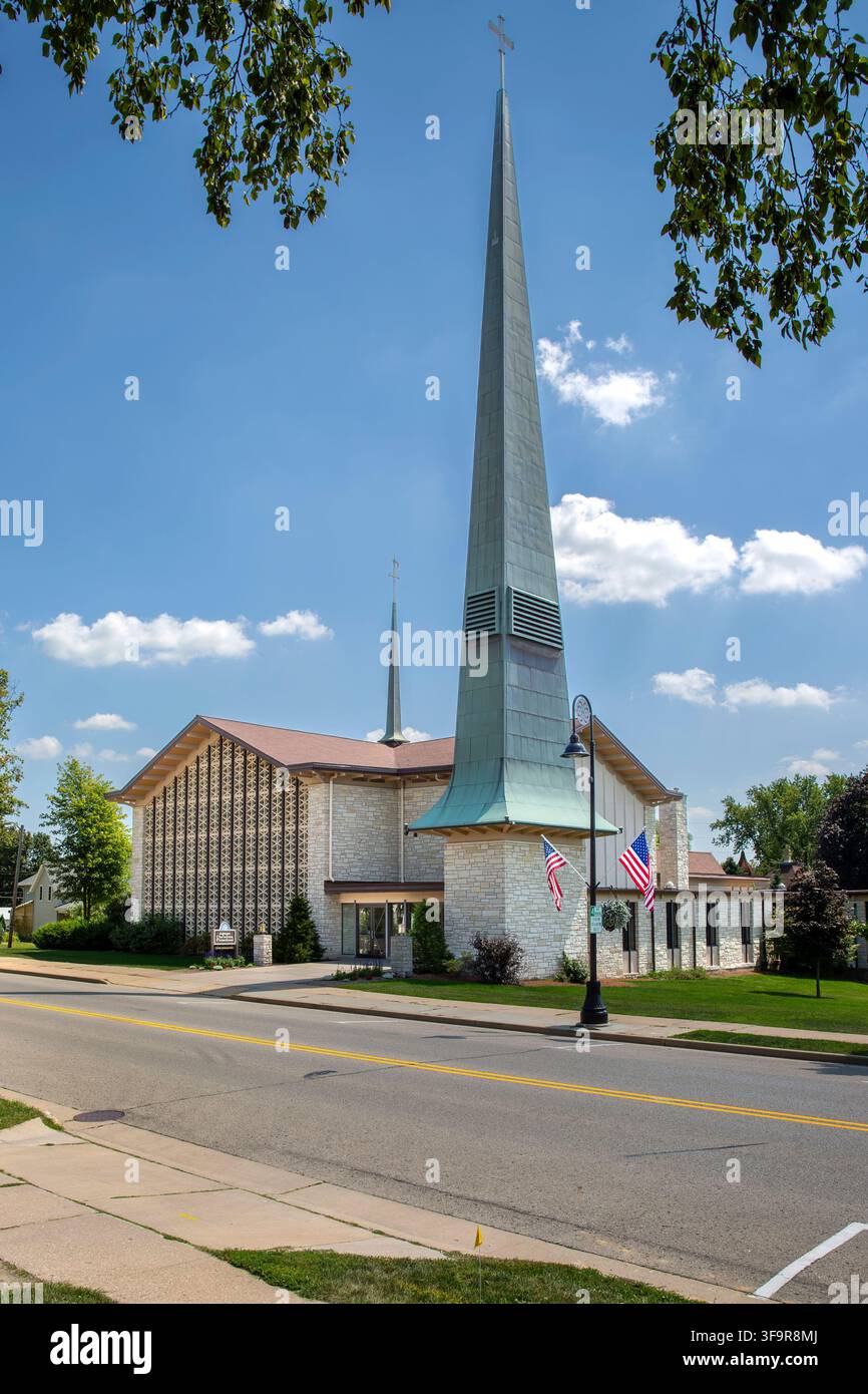 Chiesa evangelica luterana di Mt. Horeb nel centro di Mount Horeb, Wisconsin. Le cerimonie di posa della prima pietra per la chiesa si sono svolte il 15 giugno 1960. Foto Stock