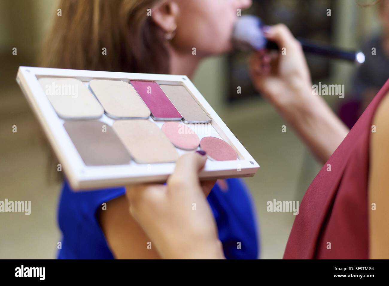 Make-up professionale in uno studio di bellezza Foto Stock