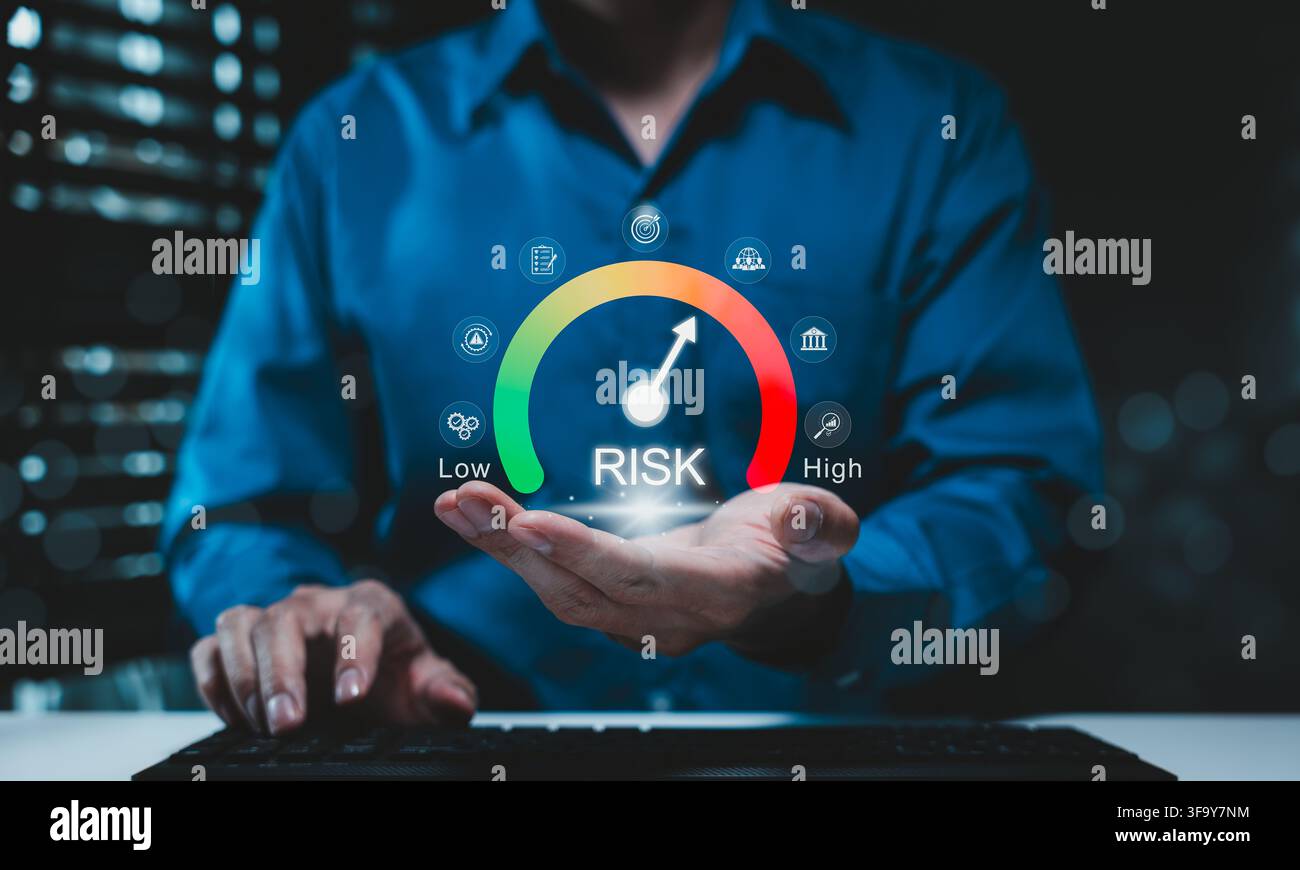 Valutazione del rischio e indicatore di prestazione della gestione. Indicatore del livello di rischio da basso ad alto, valutazione delle prestazioni, analisi, pianificazione strategica, Foto Stock