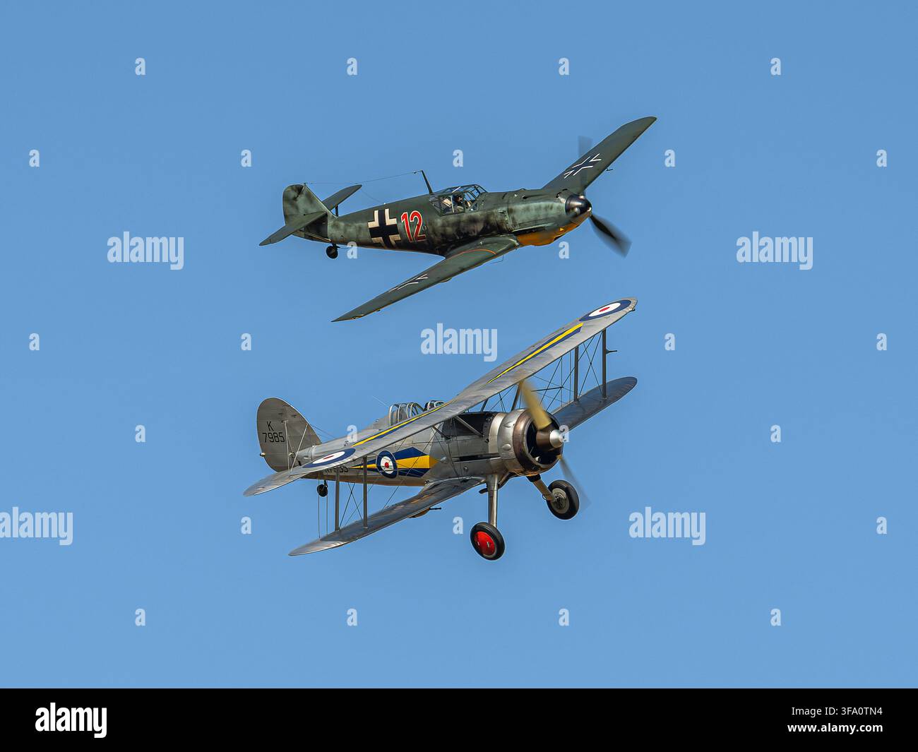 Gloster Gladiator Mk 1 e Messerschmitt Bf 109 E-9 Foto Stock