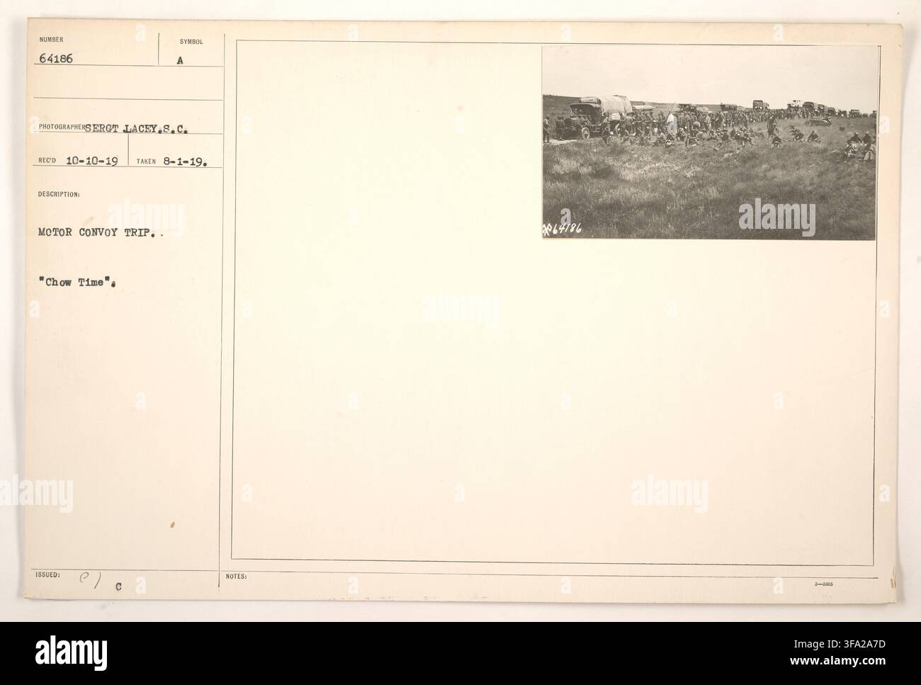 Un viaggio di convoglio motorizzato durante la Prima Guerra mondiale, con i soldati all'"Ora del pasto", di Sergeant Lacey il 1 agosto 1919. Foto Stock
