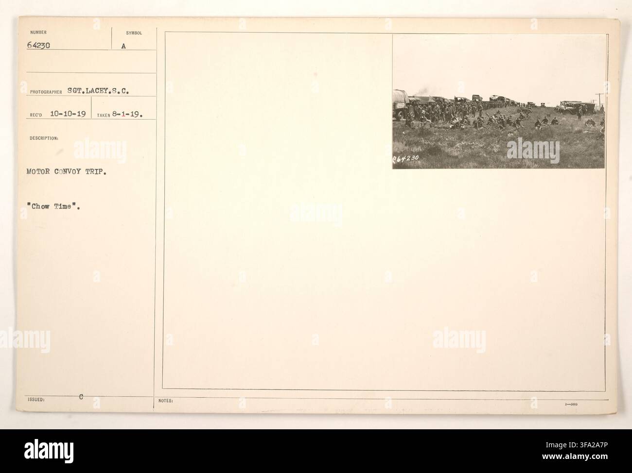Un viaggio di convoglio motorizzato durante la Prima Guerra mondiale, con i soldati all'"Ora del pasto", di Sergeant Lacey il 1 agosto 1919. Foto Stock