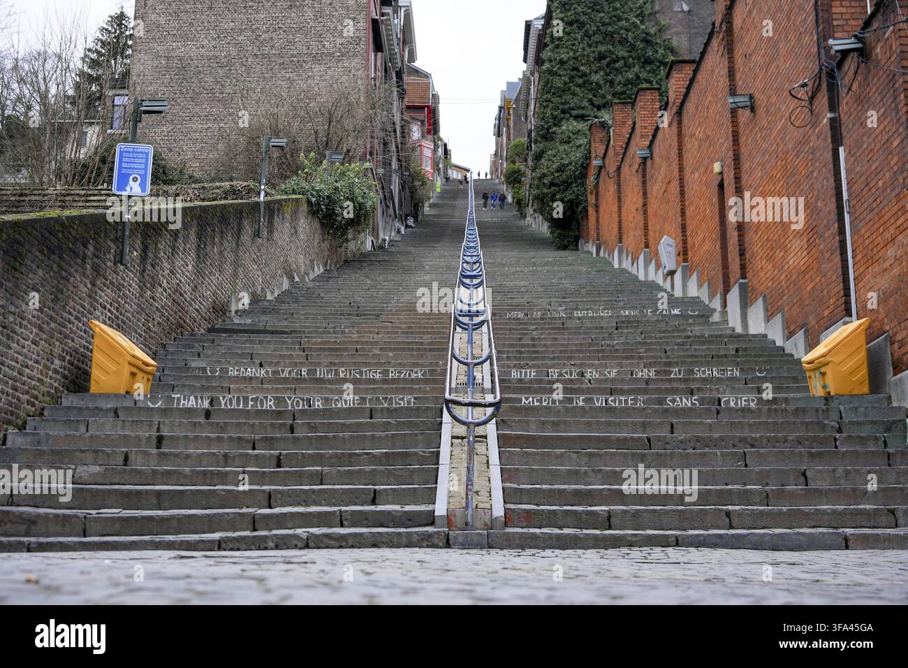 Scalinata della Montagna di Bueren a Liegi in Belgio vista simmetrica Foto Stock