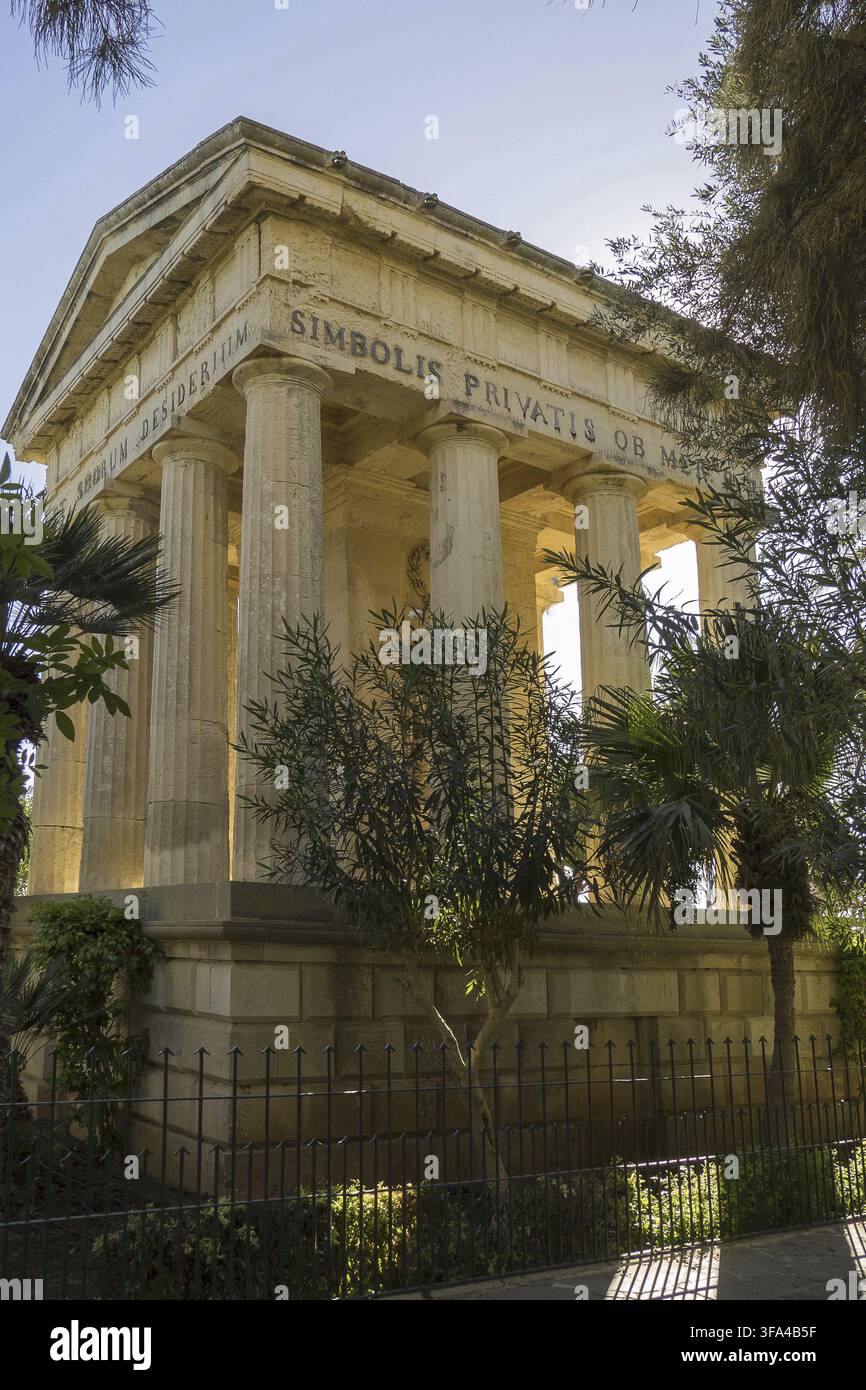 Malta? La Valletta, monumento a Sir Alexander Ball nei giardini Lower Barrakka Foto Stock
