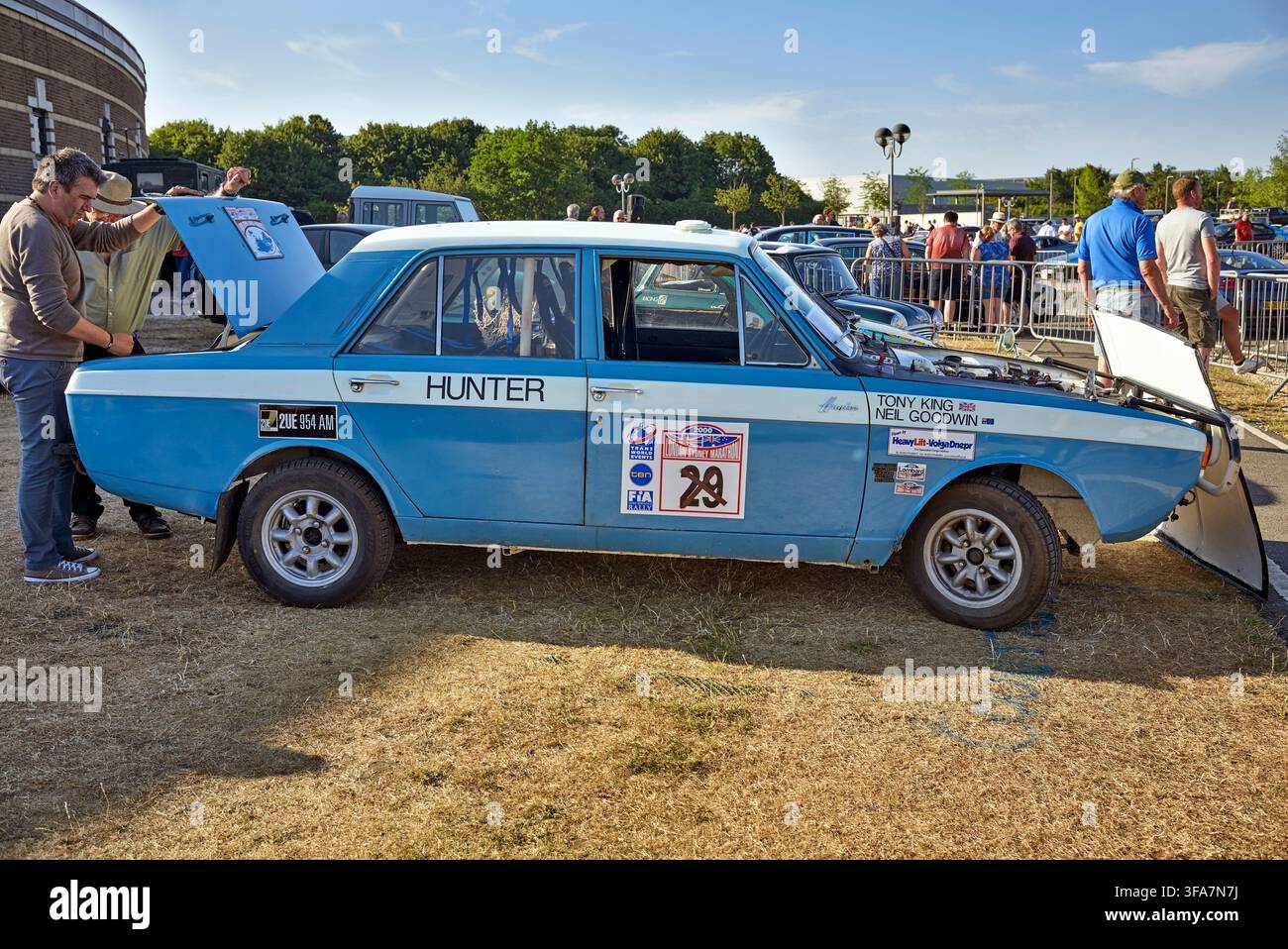 Automobile da rally Hillman Hunter. Questa vettura da competizione britannica è apparsa nel Rallye Maratona da Londra a Sidney del 1968. Museo britannico dell'automobile, Gaydon, Warwick Foto Stock