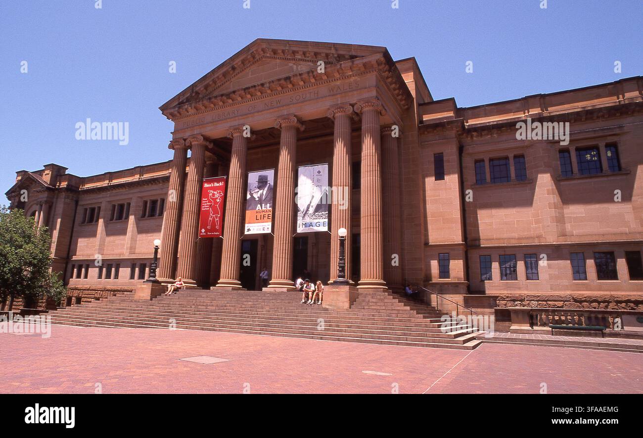Vista frontale della Biblioteca di Stato del nuovo Galles del Sud, parte della quale è anche conosciuta come Mitchell Library, Macquarie Street, Sydney, NSW, Australia. Foto Stock