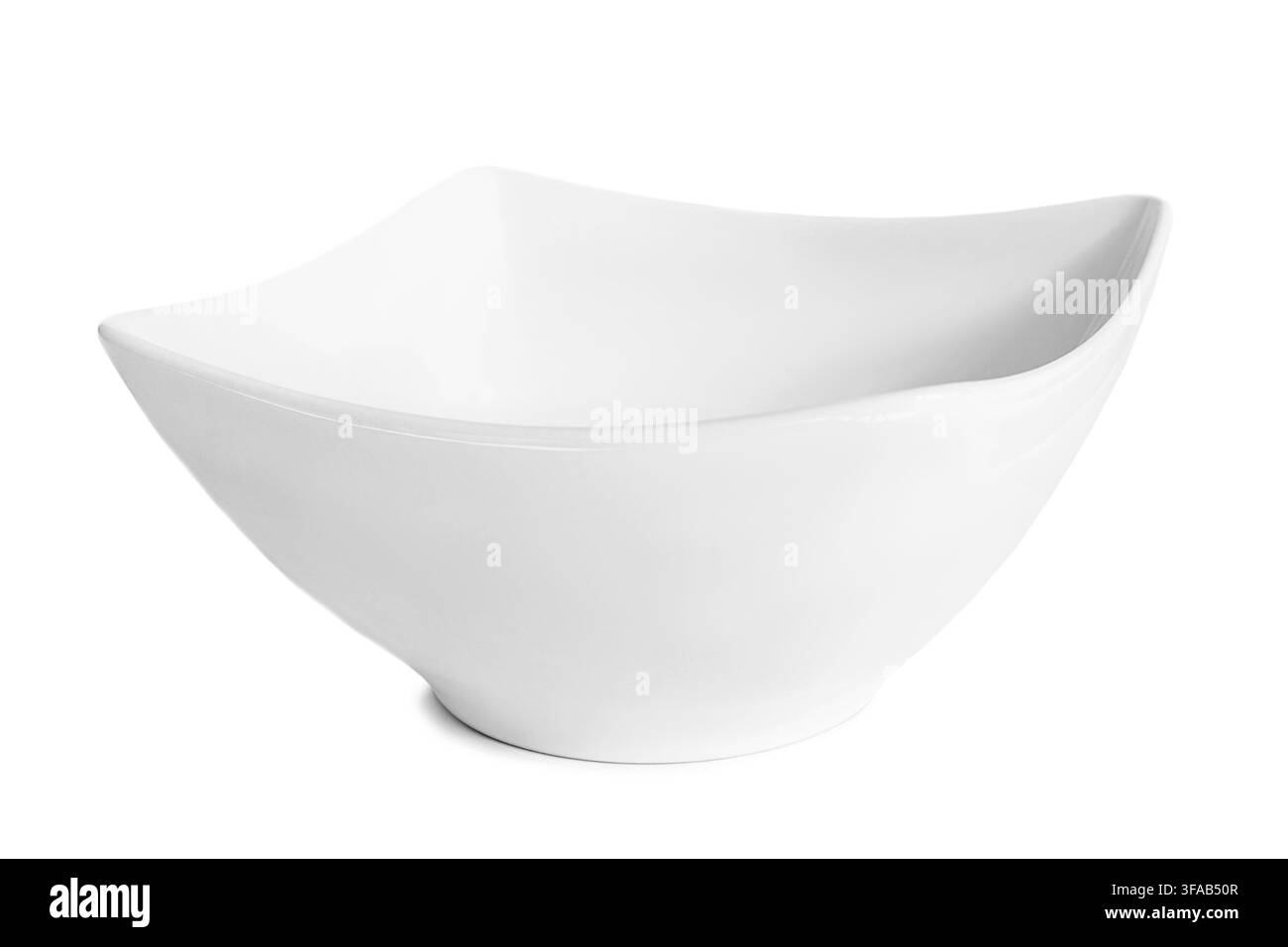 Ciotola da cucina in ceramica vuota e bianca isolata su sfondo bianco Foto Stock