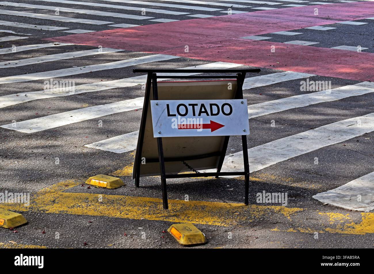 Segnale che indica che il parcheggio è pieno, Rio de Janeiro, Brasile Foto Stock