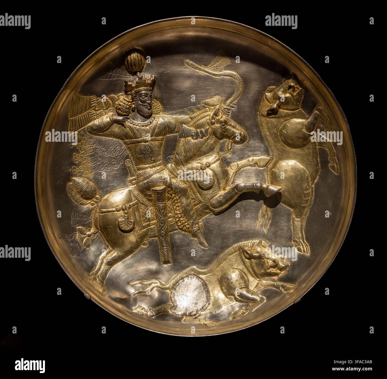 Piatto in argento e metallo dorato sasanide del IV secolo, The Freer Gallery of Art, Washington DC, USA Foto Stock