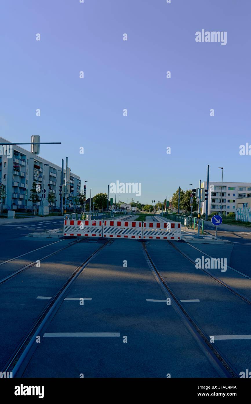 Interruzione delle reti di trasporto pubblico e gestione dell'infrastruttura amministrativa municipale a Magdeburgo Foto Stock