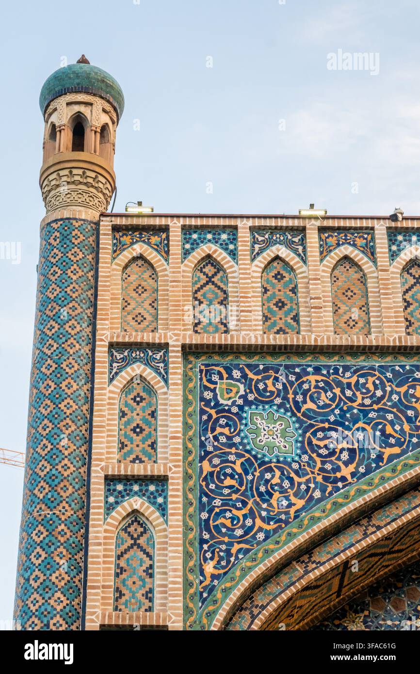 La casa del bagno Orbeliani ha un'architettura islamica ornata con piastrellature a Tbilisi, Georgia Foto Stock
