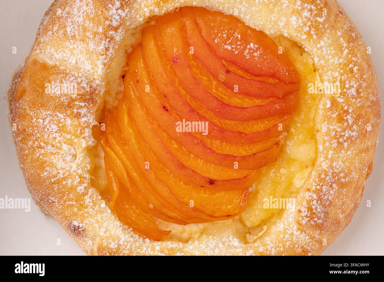 Dolce pastreria danese all'albicocca con crema pasticcera Foto Stock