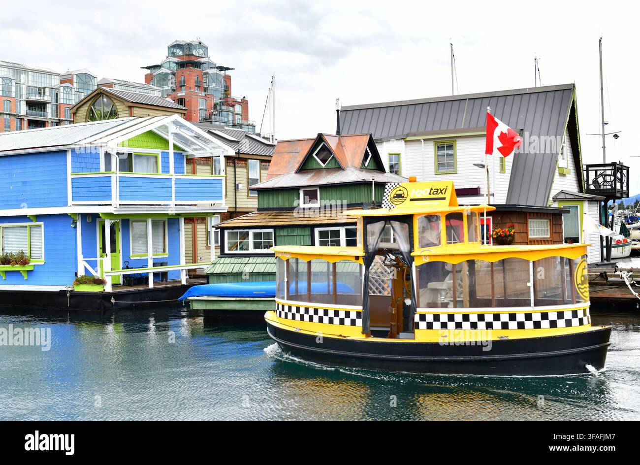 VICTORIA CANADA-6 OTT. 2017: Casa galleggiante Village Houseboats Fisherman's Wharf Inner Harbor, Victoria British Columbia Canada. L'area ha case galleggianti Foto Stock