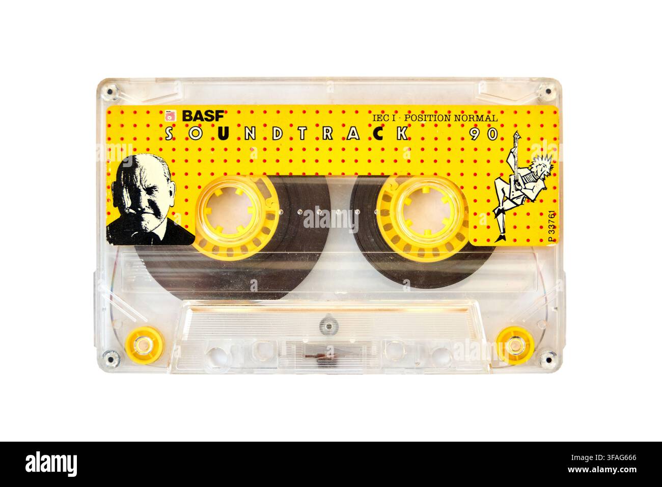 Berlino, Germania – 17 agosto 2026: nastro audio vintage BASF Soundtrack 90 del 1989 con involucro di plastica trasparente ed etichetta a pois gialli Foto Stock